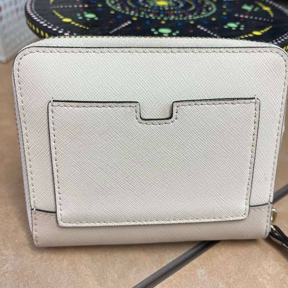 Kate Spade Wallet EUC - Picture 3 of 8